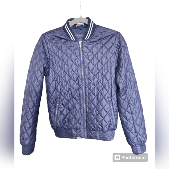 Tommy Hilfiger - Picture 2 of 7